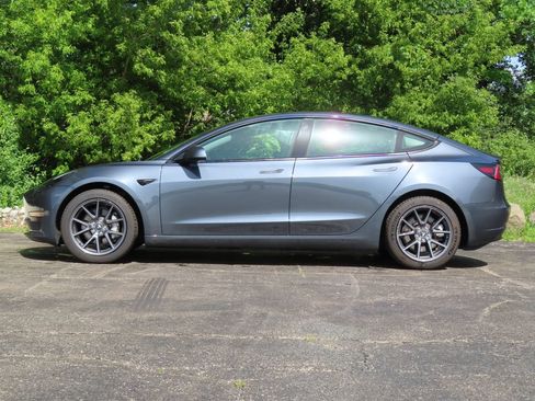 Used 2022 Tesla Model 3 Long Range AWD/4WD image 10