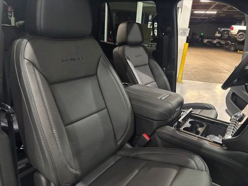 Used 2026 GMC Yukon Denali AWD/4WD image 28