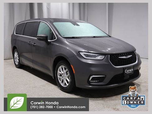 Used 2023 Chrysler Pacifica Touring-L image 1