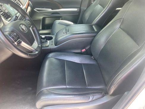 Used 2015 Toyota Highlander Limited Platinum AWD/4WD image 2