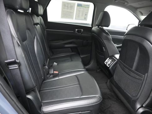 Used 2024 Kia Sorento S AWD/4WD image 8