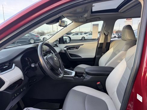 Used 2019 Toyota RAV4 Limited w/ Cold Weather Package image 12