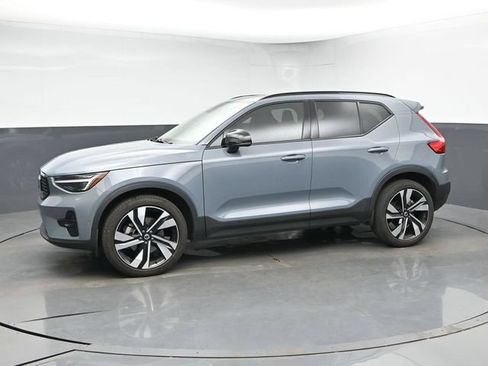 Used 2023 Volvo XC40 B5 Ultimate w/ Protection Package Premier AWD/4WD image 6