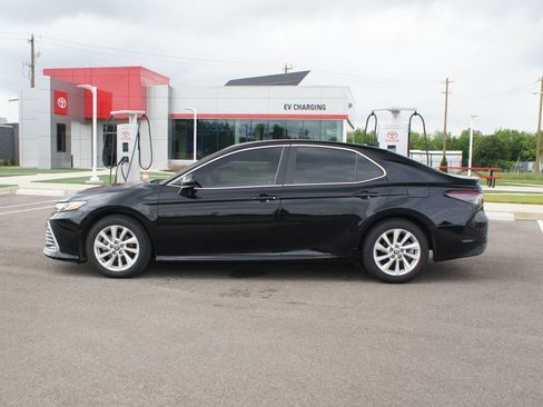 Used 2023 Toyota Camry LE FWD image 11