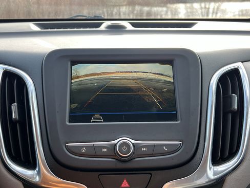 Used 2019 Chevrolet Equinox LS w/ LS Convenience Package image 24