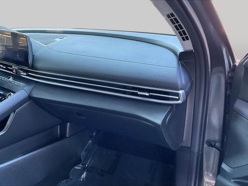 Certified 2025 Hyundai Elantra SEL FWD image 19