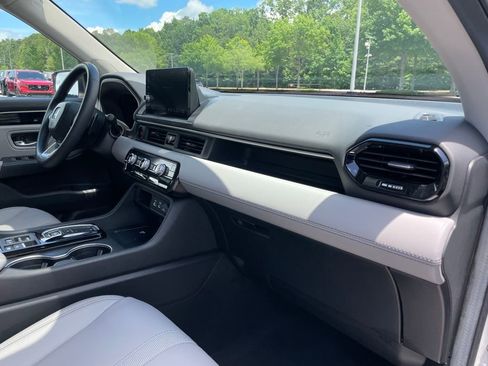 Used 2025 Honda Pilot Touring image 33