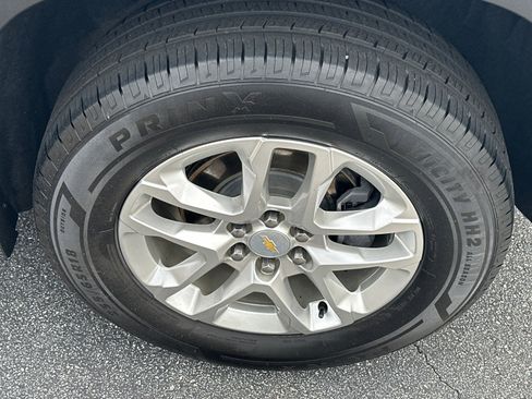 Used 2021 Chevrolet Traverse LS FWD image 15