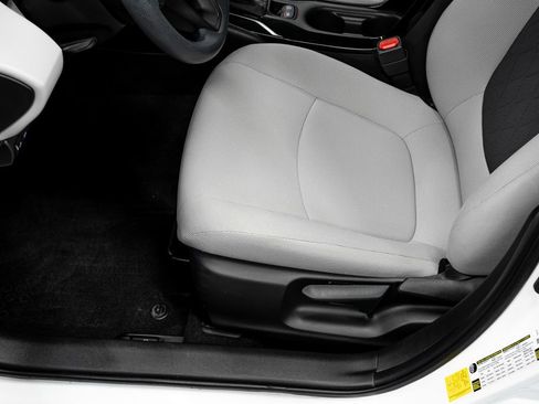 Used 2021 Toyota Corolla LE image 36