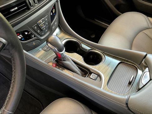Used 2020 Buick Envision Essence FWD image 18