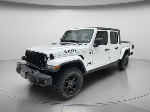 Used 2024 Jeep Gladiator Sport AWD/4WD image 3