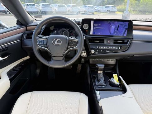Used 2023 Lexus ES 300h w/ Premium Package FWD image 8