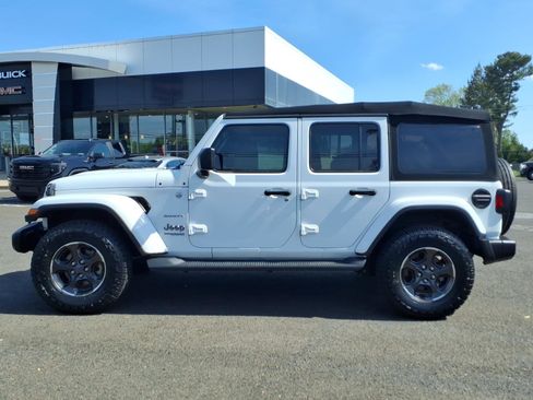 Used 2021 Jeep Wrangler Unlimited Sahara AWD/4WD image 7