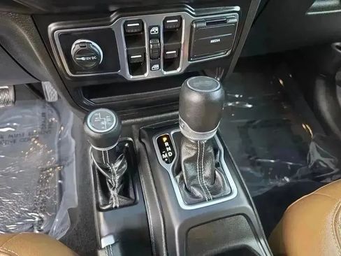 Used 2022 Jeep Wrangler Unlimited Sahara w/ Cold Weather Group image 16