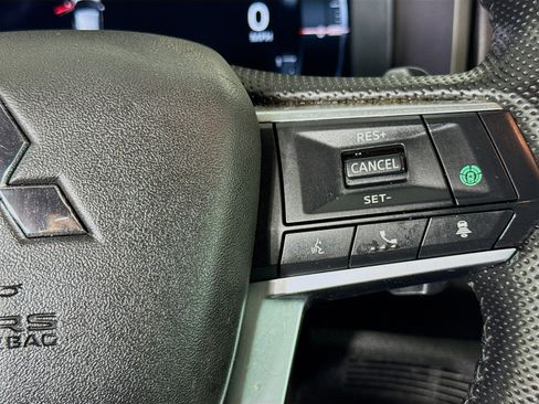 Used 2023 Mitsubishi Outlander SE image 14