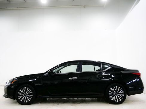 Used 2023 Nissan Altima 2.5 SV image 5