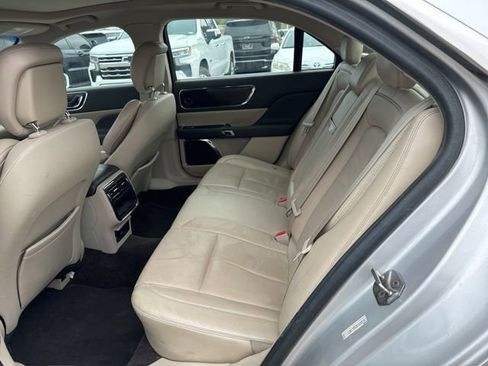 Used 2017 Lincoln Continental Select image 11