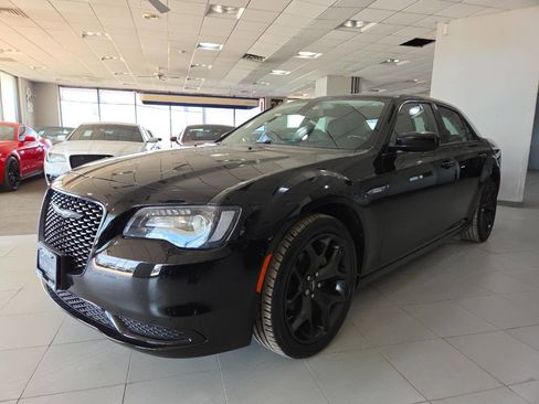 Used 2022 Chrysler 300 Touring w/ Sport Appearance Package RWD image 3