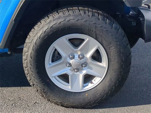 Used 2021 Jeep Gladiator Sport image 10