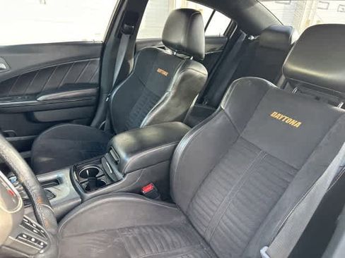 Used 2018 Dodge Charger R/T image 4