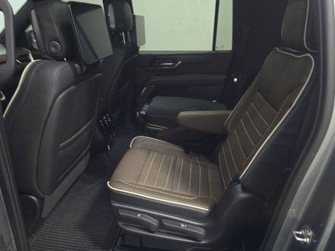 Used 2025 GMC Yukon XL Denali Ultimate image 8