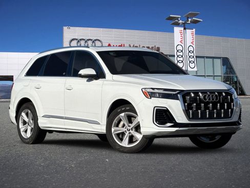 Used 2025 Audi Q7 3.0T Premium w/ Convenience Package AWD/4WD image 2