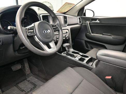 Used 2020 Kia Sportage LX image 12