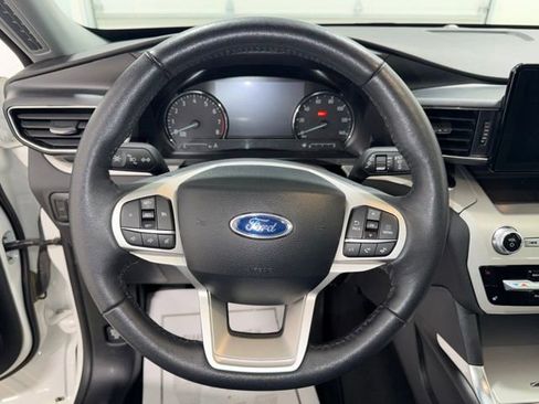 Used 2024 Ford Explorer XLT w/ Equipment Group 202A AWD/4WD image 17