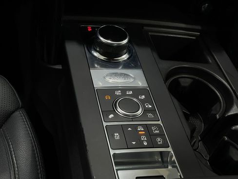 Used 2018 Land Rover Discovery SE image 30