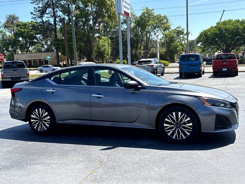 Used 2024 Nissan Altima 2.5 SV FWD image 27
