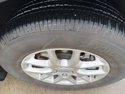 Used 2024 Chrysler Pacifica Touring-L image 8