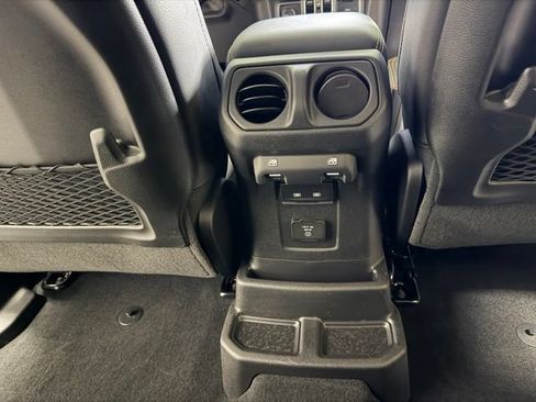 Used 2024 Jeep Wrangler Unlimited Sahara w/ Technology Group AWD/4WD image 32