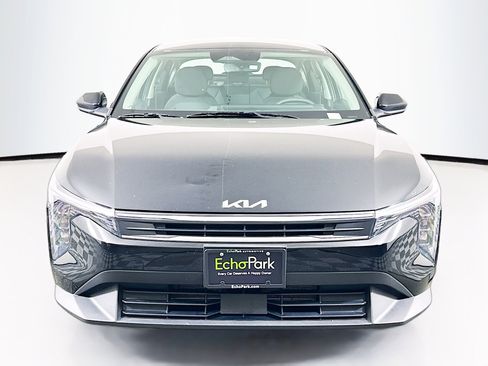Used 2025 Kia K4 LXS image 2