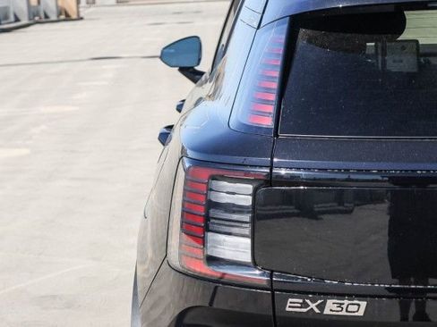 New 2025 Volvo EX30 Plus w/ Protection Package Premier image 7