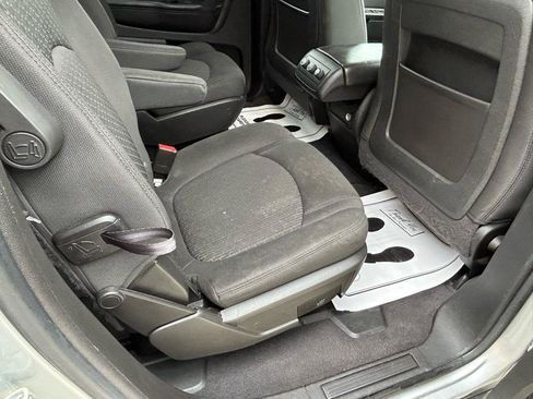 Used 2011 Chevrolet Traverse LT w/ Personal Connectivity Package FWD image 11
