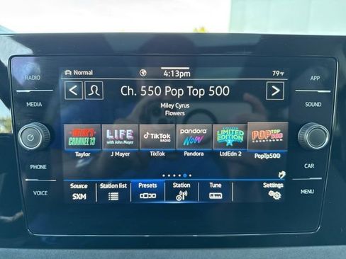 Certified 2025 Volkswagen Taos SE image 16