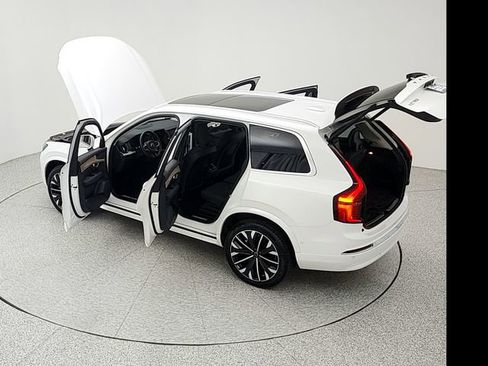 Used 2025 Volvo XC90 B6 Plus AWD/4WD image 43