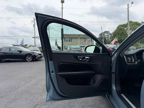 Used 2022 Volvo S60 B5 Momentum w/ Premium Package AWD/4WD image 9
