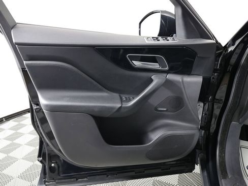 Used 2017 Jaguar F-PACE Premium image 12