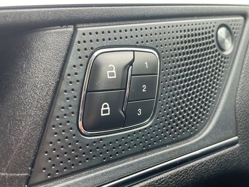 Used 2020 Ford Edge Titanium image 31