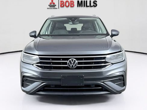 Used 2023 Volkswagen Tiguan SE AWD/4WD image 2