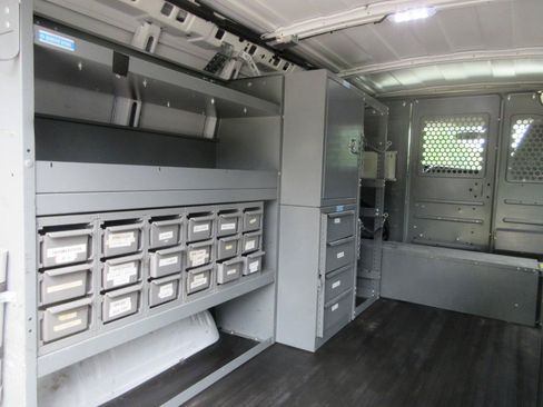 Used 2014 Chevrolet Express 2500 RWD image 14