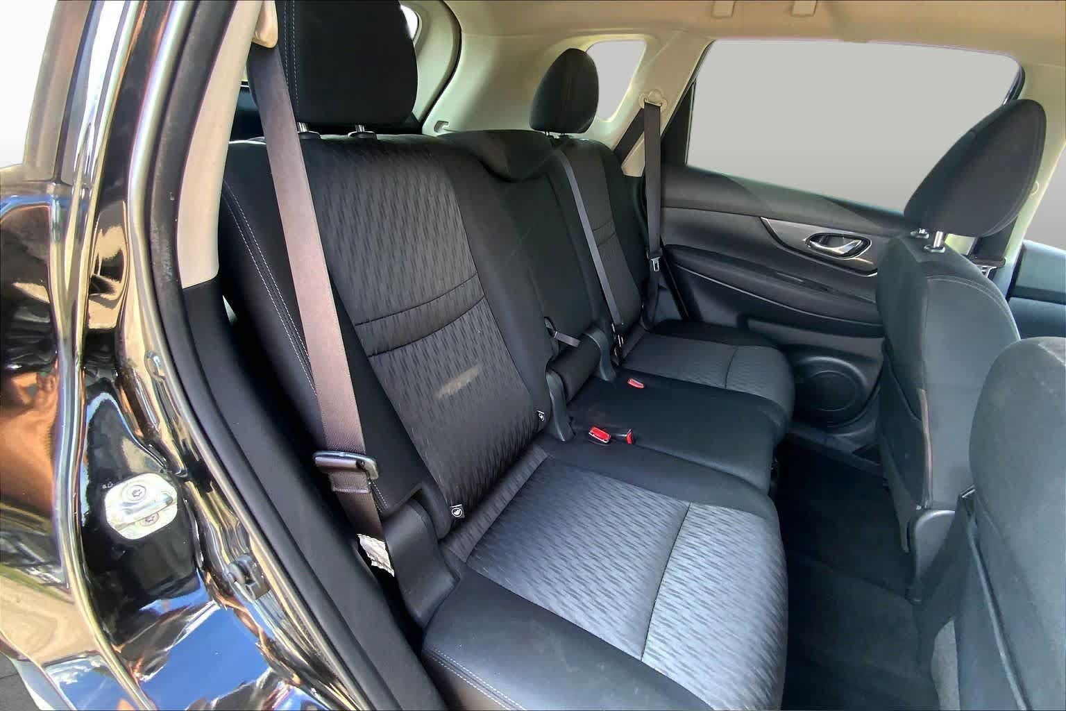 Used 2017 Nissan Rogue SV FWD image 18
