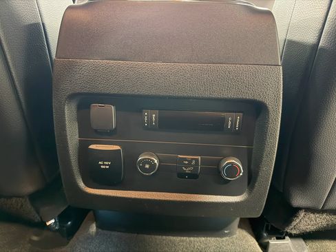 Used 2017 Ford Expedition XLT w/ Equipment Group 202A AWD/4WD image 27