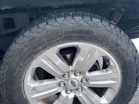 Used 2019 Ford F150 Lariat w/ Equipment Group 502A Luxury AWD/4WD image 5
