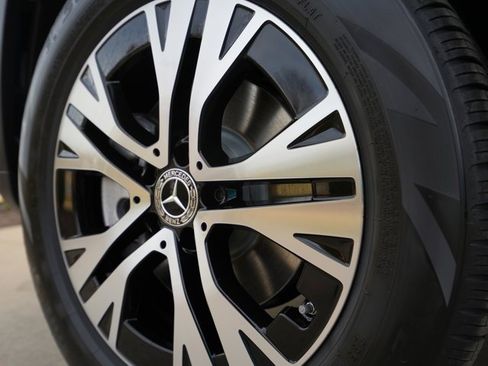 Used 2026 Mercedes-Benz GLB 250 4MATIC image 14