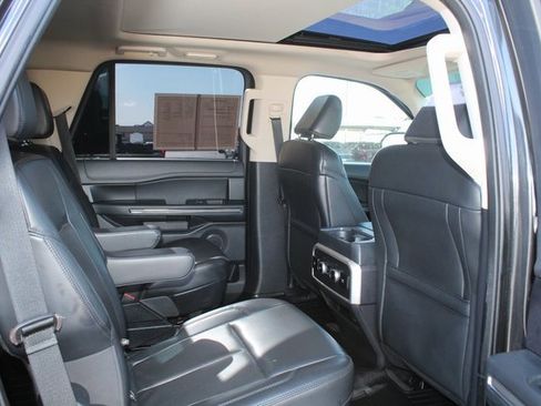 Used 2023 Ford Expedition XLT image 22