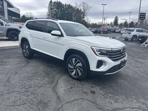 Used 2025 Volkswagen Atlas SE image 12