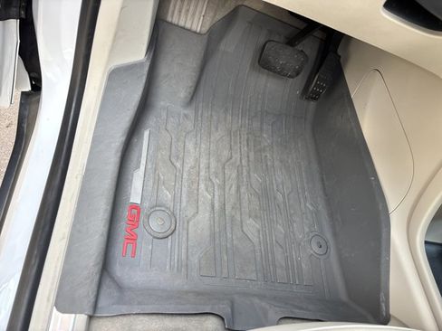 Used 2021 GMC Acadia Denali w/ Denali Technology Package image 29