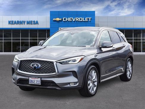 Used 2020 INFINITI QX50 Luxe w/ Navigation Package FWD image 3